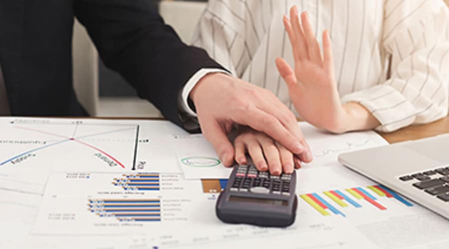 Human rights report says sexual harassment is a daily reality for some in Australian workplaces